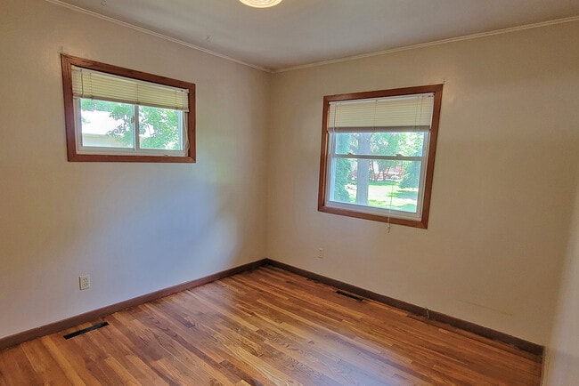 Building Photo - 1808 Dakota St