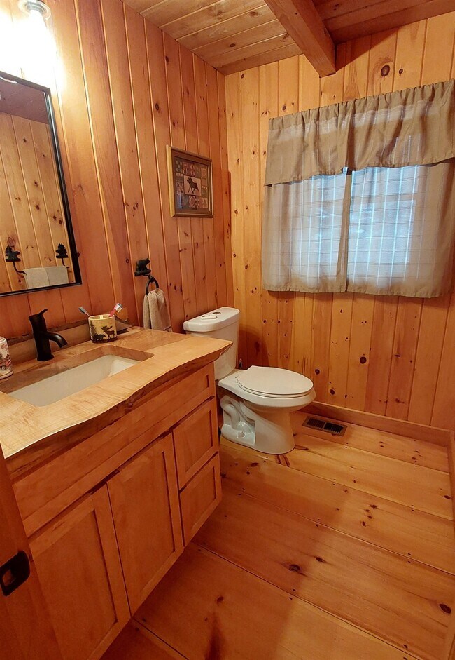 Building Photo - 176 Harrington Rd