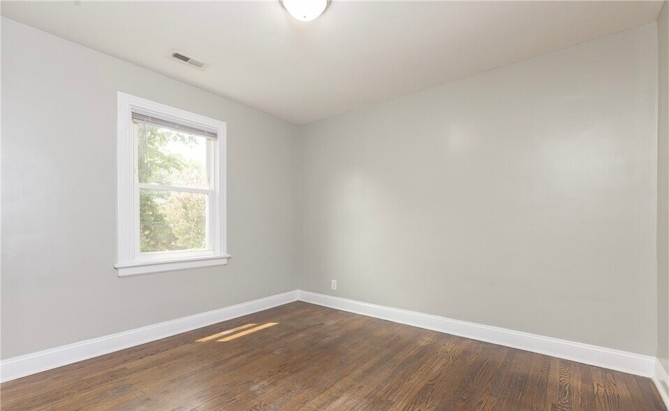 Bedroom 2 - 1302 Mount Erin Dr