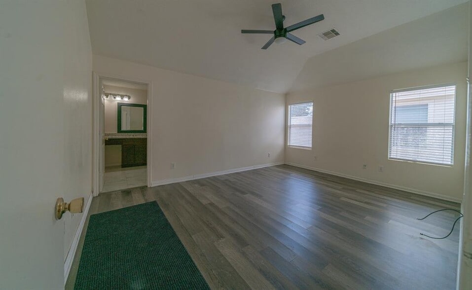 Building Photo - 5511 Darby Square Trl