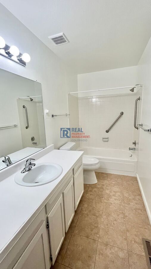 Building Photo - 6951 W 87th Way