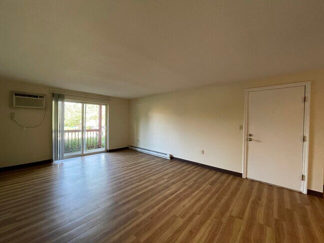 Building Photo - 99 Powers St