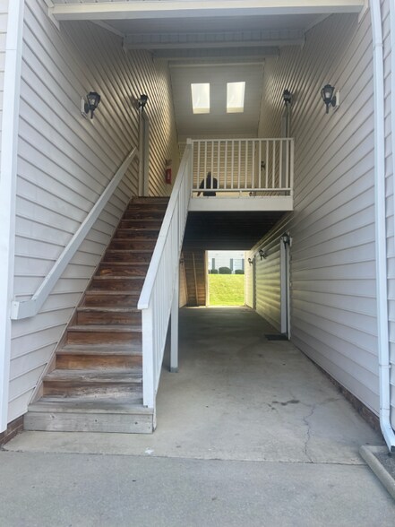 Building Photo - 801 Moultrie Ct