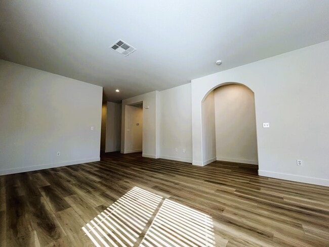 Building Photo - 2112 Fred Brown Dr