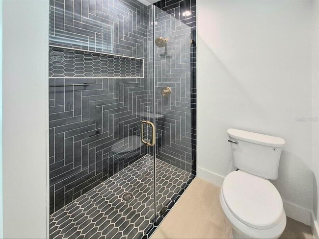 Building Photo - 3304 E North Bay St