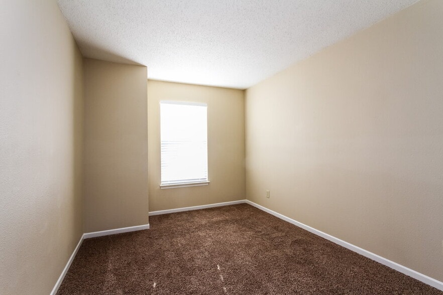 Building Photo - 15226 Clear St