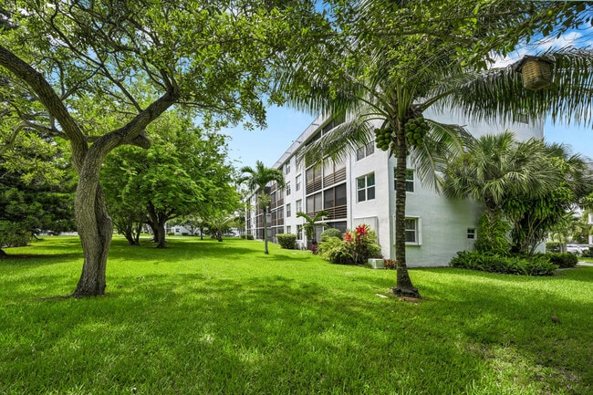 Building Photo - 103 Royal Pk Dr