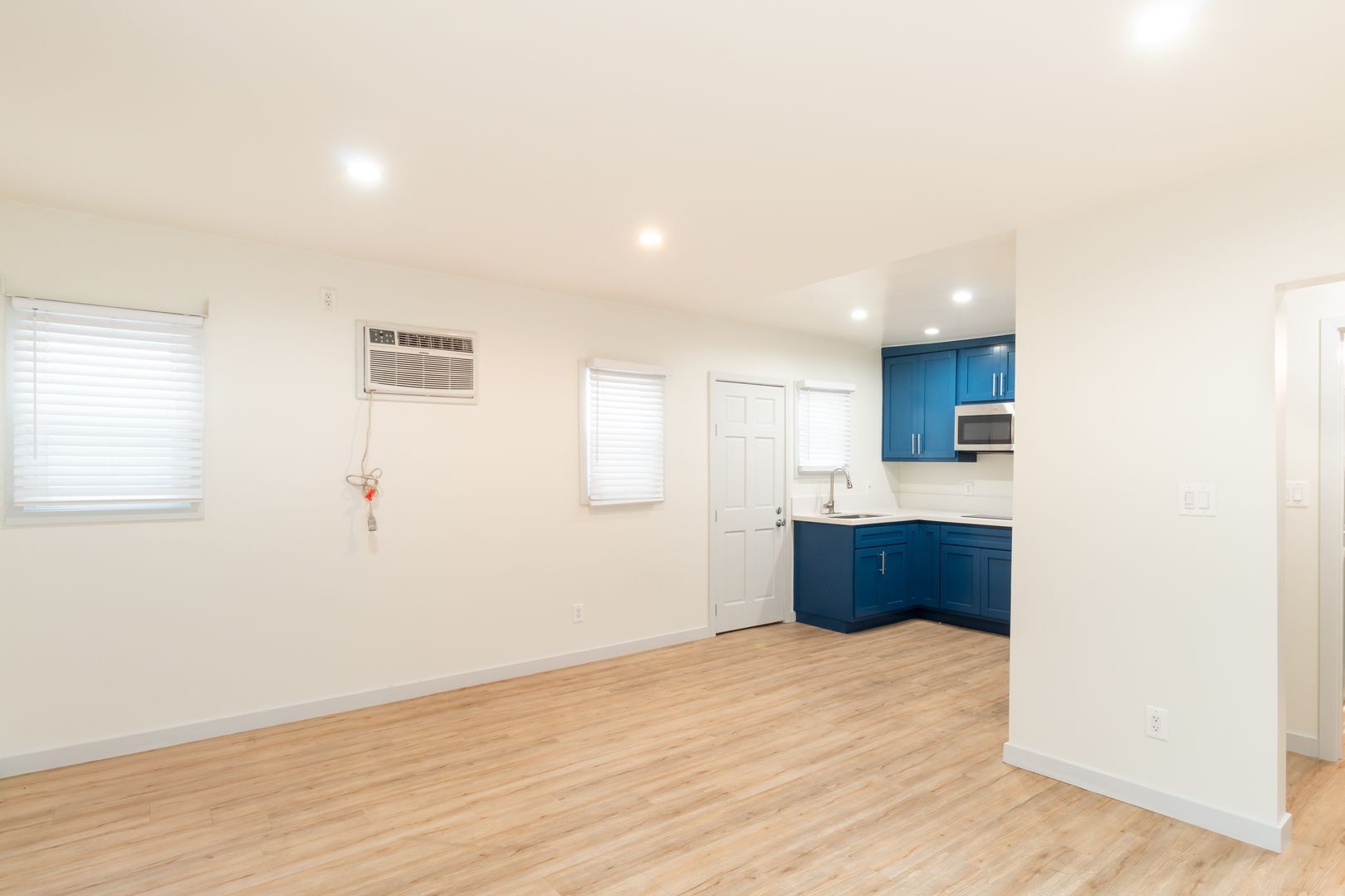 Building Photo - 1208 Daisy Ave