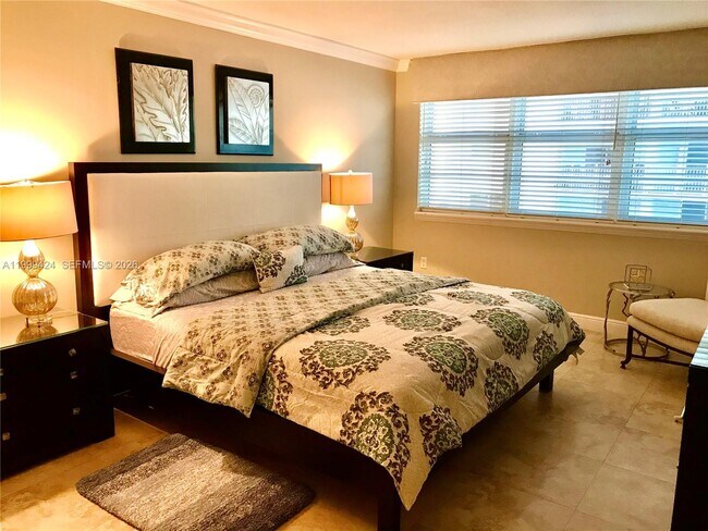 Building Photo - 6917 Collins Ave