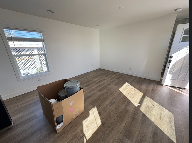 Building Photo - 3601 E Wyoming Ave