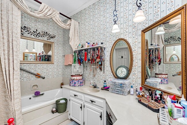 Building Photo - Fully Furnished 3-Bedroom Home with Guest Suite | Unfurnished Option Available