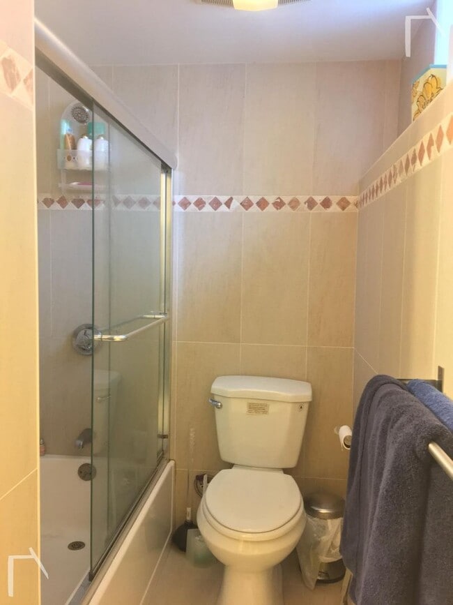 Building Photo - No Brokers Fee Conve nient Brookline Location.Eat-in Kitchen, Laundry on a Site