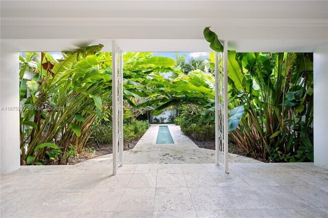 Building Photo - 625 E Dilido Dr