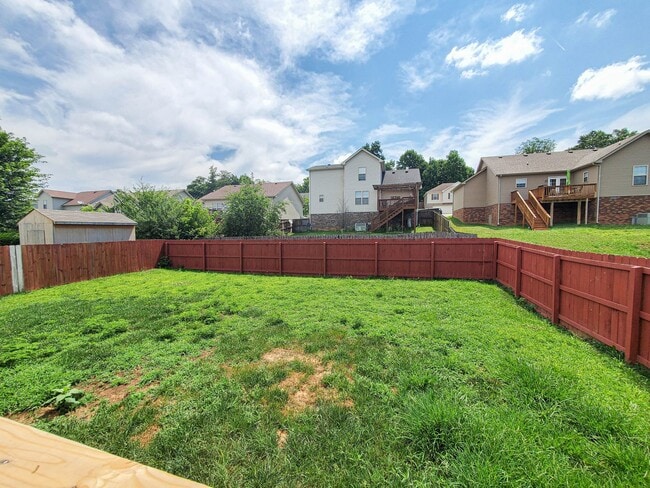 Building Photo - Pet Friendly Three Bedroom!