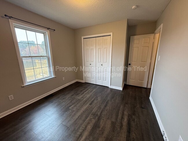 Building Photo - 107 Johnia Ct