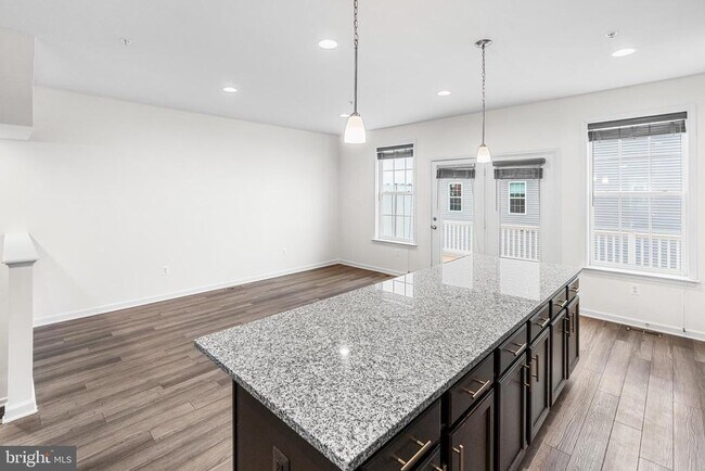 Building Photo - 6202 Davinci St