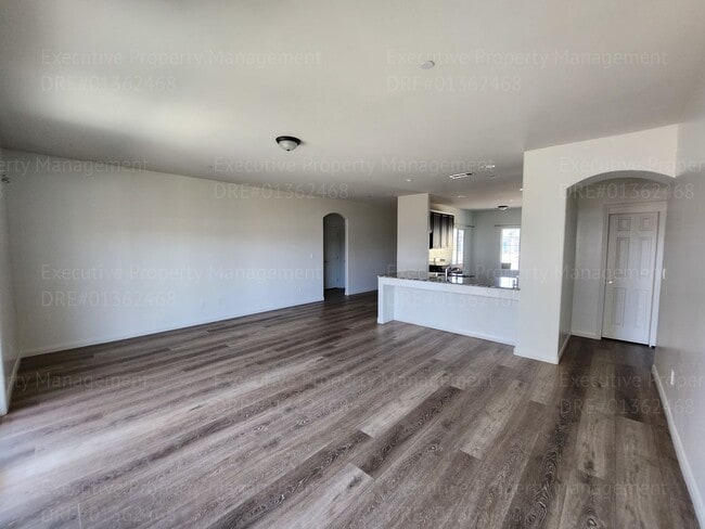 Building Photo - 3 bedroom/ 2 bathroom home located in a cu...
