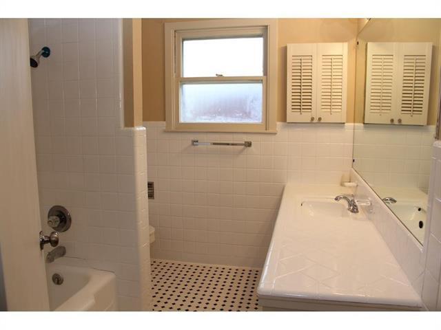 Building Photo - 1124 Wade Hampton St