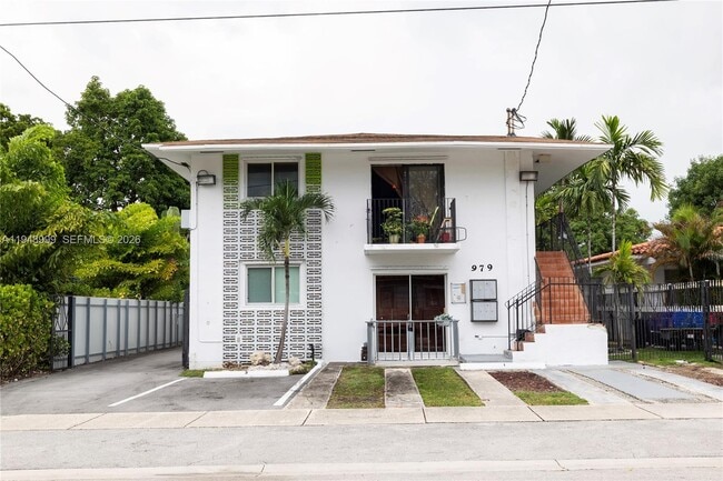 Building Photo - 979 SW 10th St