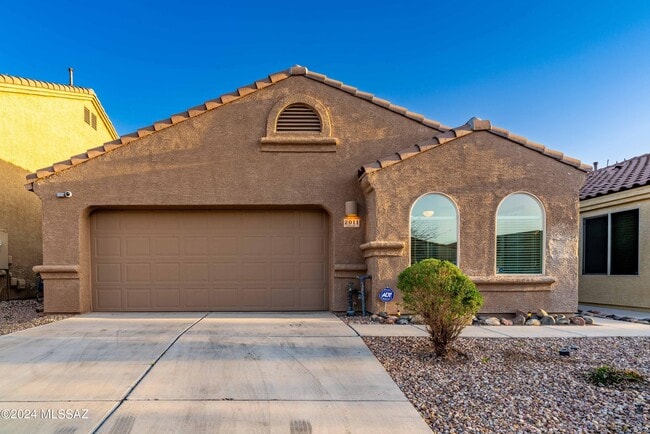 Building Photo - 2011 W Mountain Pointe Dr
