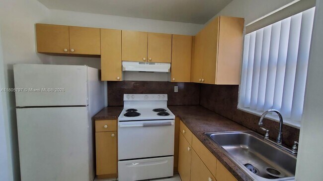 Building Photo - 1008 NW 45th Ave