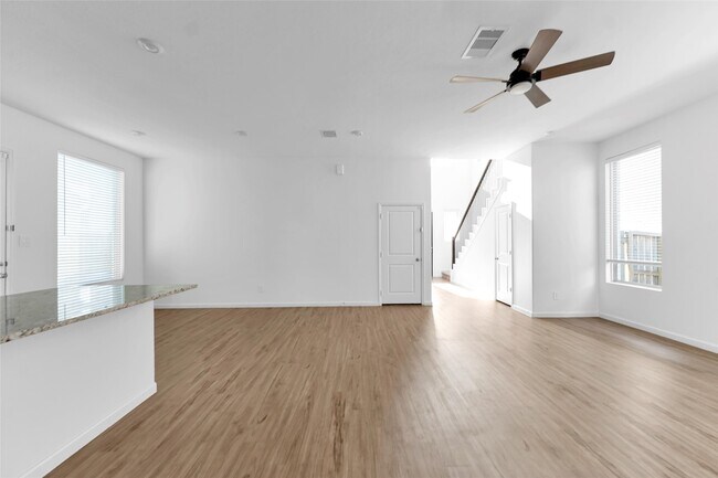 Building Photo - 1426 Northwood Blf Ln