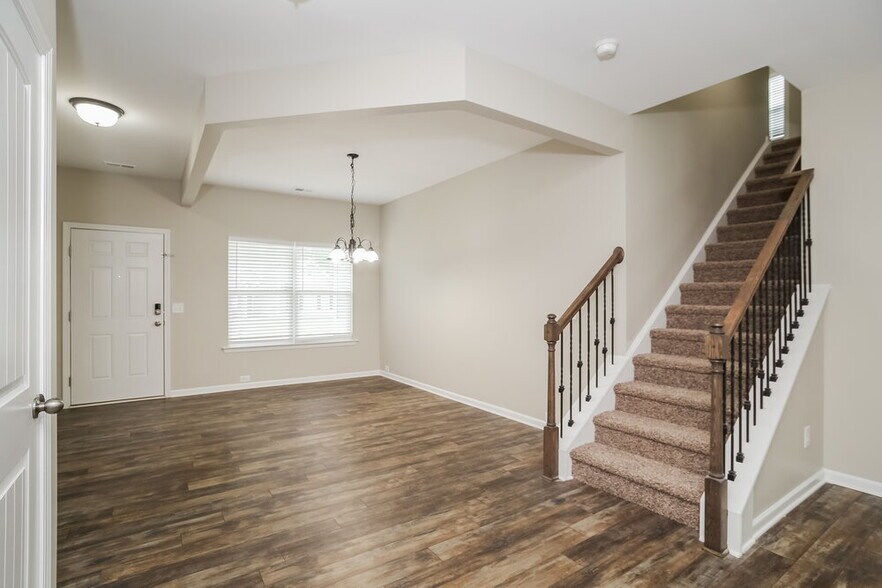Building Photo - 214 Arbor Dr