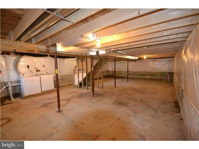 Building Photo - 203 Hamilton St