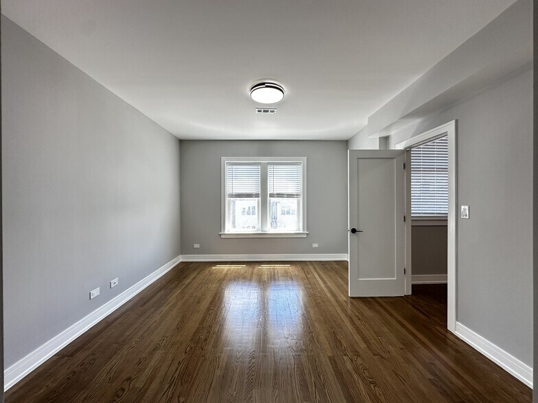 Building Photo - 2639 W Carmen Ave