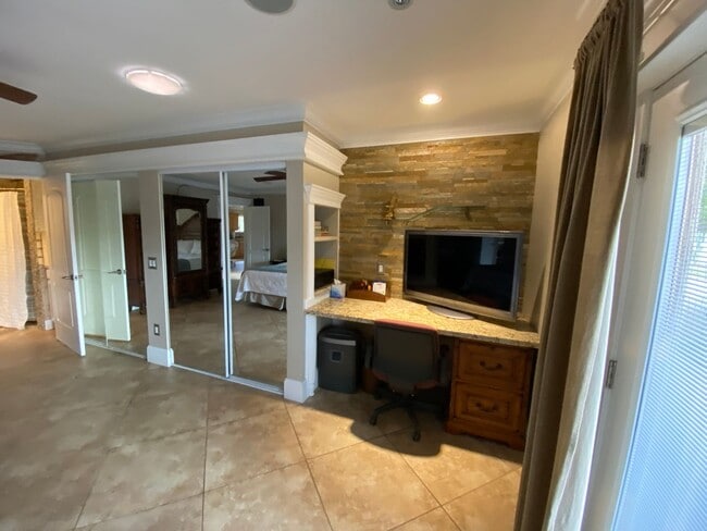 Building Photo - 561 Leisure World