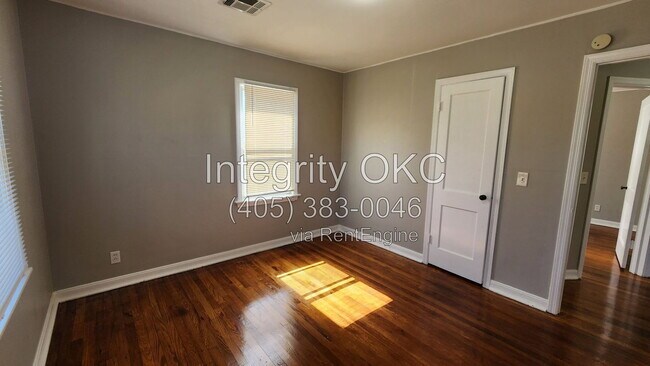Building Photo - 409 N Key Blvd