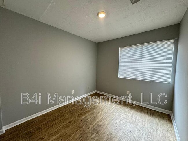 Building Photo - 918 Lakewood Ln