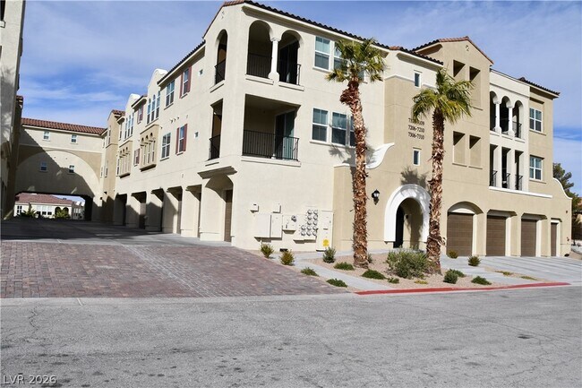 Building Photo - 2555 Hampton Rd