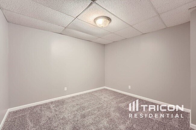 Building Photo - 3020 Royal Creek Way SW