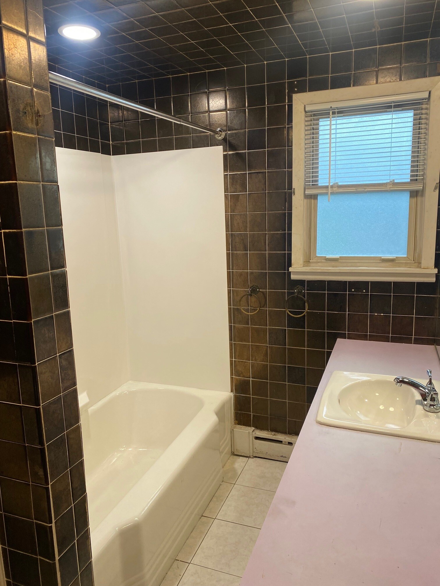 Building Photo - 636 Kenmore Ave