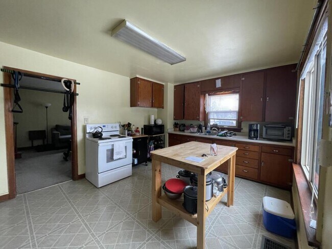 Building Photo - 1323 N 21st St