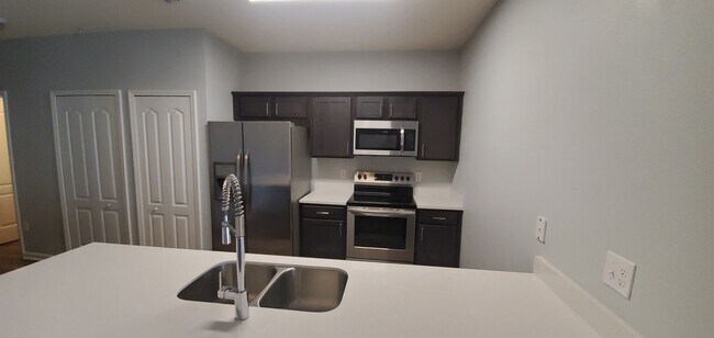 Building Photo - 2 bedroom 2 bathroom condo for rent