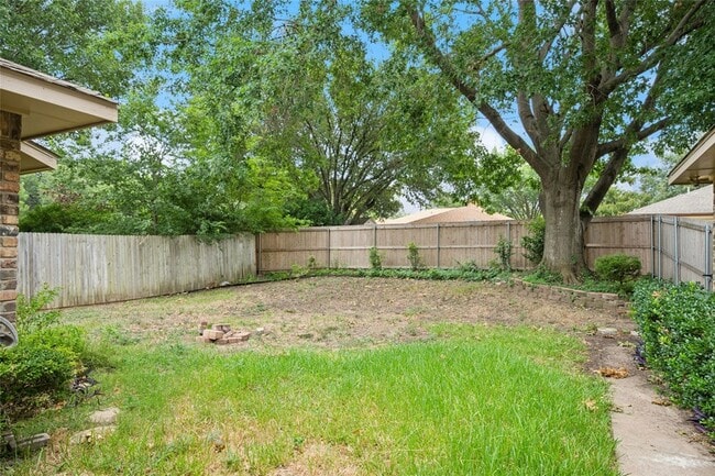 Building Photo - 5502 Coronado Dr