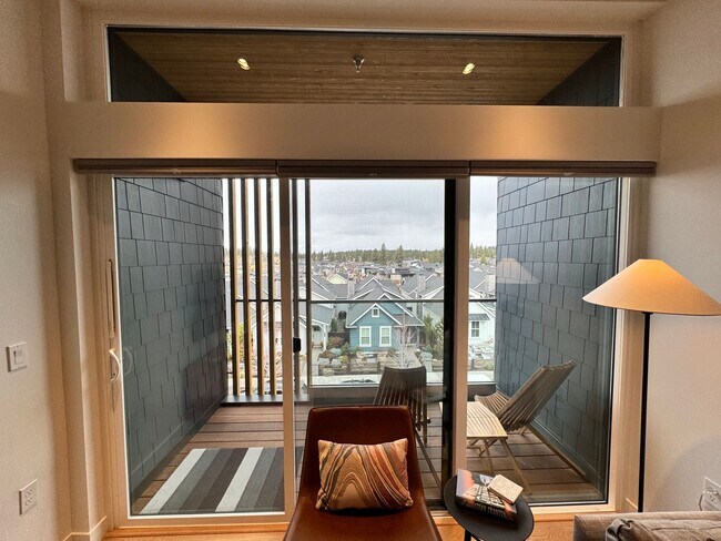 Building Photo - FURNISHED: UTILITIES PAID BY OWNER:  NWX tastefully furnished 1 bed, 1 bath located on the 3rd fl...