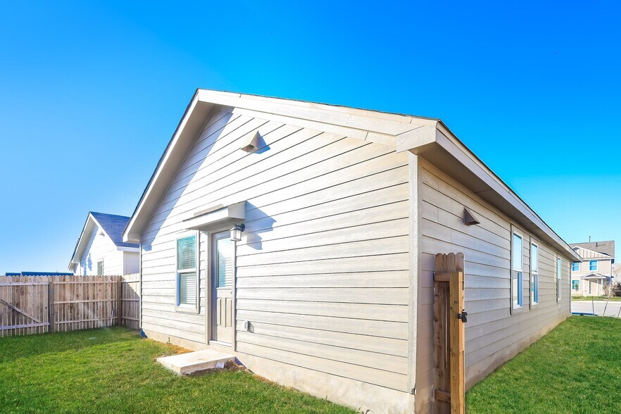 Building Photo - 13710 Haystack Rdg