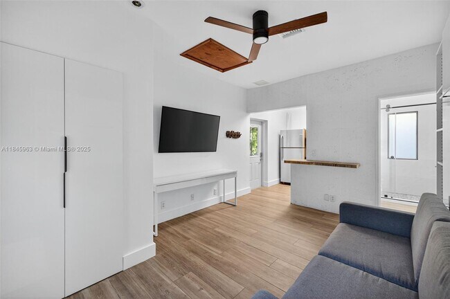 Building Photo - 1511 SW 30th Pl