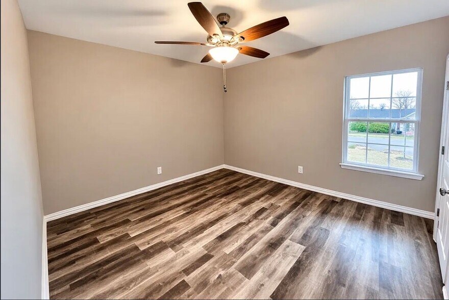 Building Photo - 2109 Bluebonnet Ave