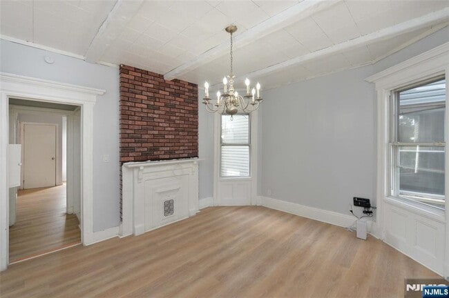 Building Photo - 124 Tuers Ave