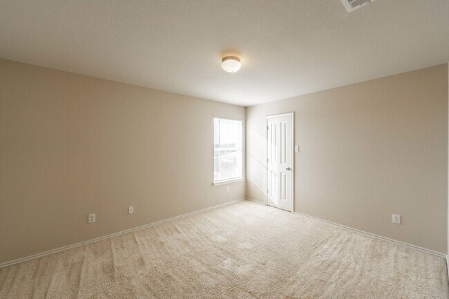 Building Photo - 4919 Celtic Cor