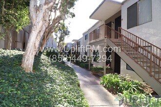 Building Photo - Charming 1 Bed / 1 Bath Condo in Gated Community in a Prime Central Location