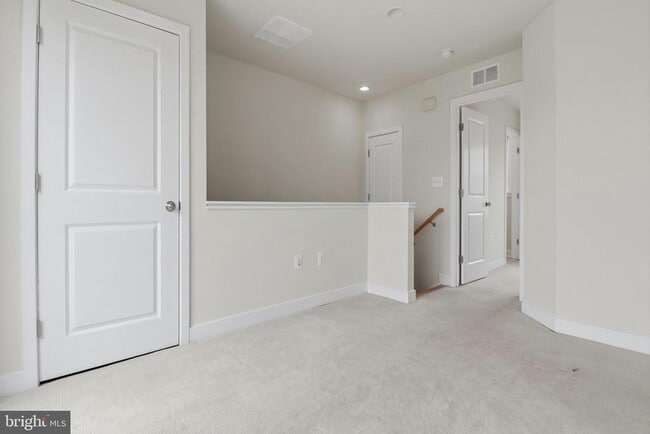 Building Photo - 16199 Columbus Ave