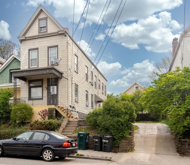 Building Photo - 2314 Victor St