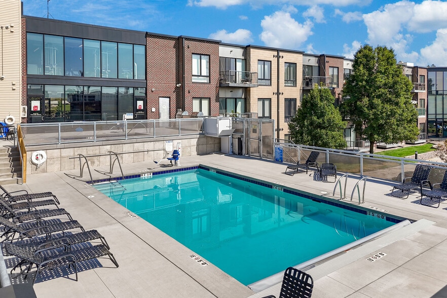 Swimming Pool - Ingersoll Square Lofts