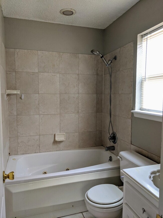 Building Photo - 5525 Fordham St