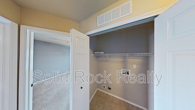 Building Photo - 4642 Crow Creek Dr